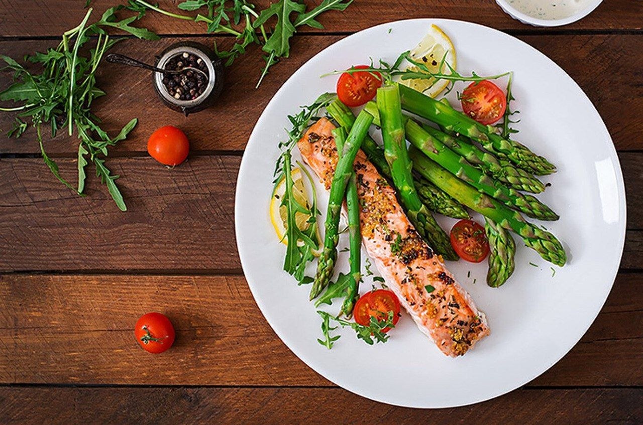 Grilled salmon with asparagus and cherry tomatoes used as scan input